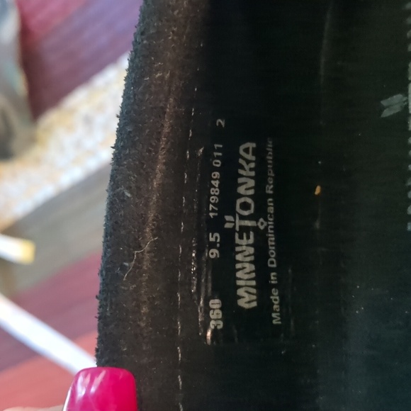 MINNETONKA* black suede leather moccasin flats stud detailing rubber sole 9.5 - Picture 12 of 12